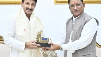 मुख्यमंत्री साय से सांसद मनोज तिवारी ने की भेंट मुख्यमंत्री साय से सांसद मनोज तिवारी ने की भेंट