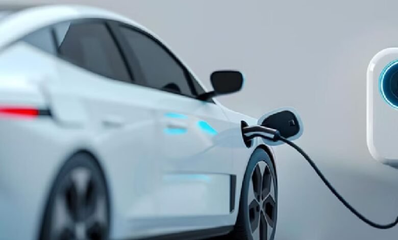 दिल्ली सरकार की EV नीति 15 दिनों के लिए बढ़ी, जानें कितने में मिलेगी अभी गाडी