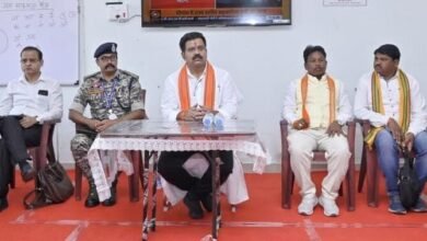 उपमुख्यमंत्री शर्मा ने सुकमा में आत्मसमर्पित नक्सलियों से की चर्चा: राज्य शासन की समस्त योजनाओं के लाभ दिलाने के दिए निर्देश उपमुख्यमंत्री शर्मा ने सुकमा में आत्मसमर्पित नक्सलियों से की चर्चा: राज्य शासन की समस्त योजनाओं के लाभ दिलाने के दिए निर्देश