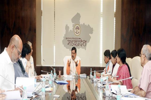 सभी नगरों में सीवरेज प्रोजेक्ट्स जल्द से जल्द पूरा करें : मुख्यमंत्री डॉ. यादव