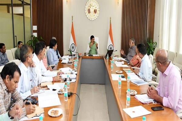 अगले तीन वर्ष में प्रदेश की सभी बसाहटों को सड़कों से जोड़ा जाए : मुख्यमंत्री डॉ. यादव