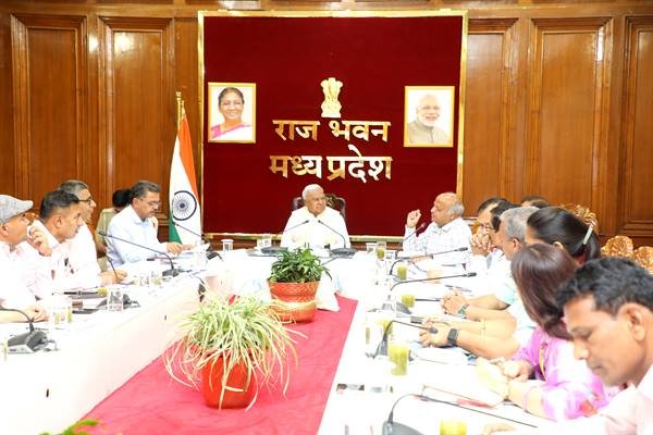 सिकल सेल औषधियां विशेष पिछड़ी जनजातीय क्षेत्रों की मोबाइल मेडिकल यूनिट में उपलब्ध हो : राज्यपाल पटेल