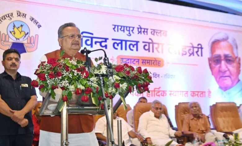 रायपुर प्रेस क्लब में स्व. गोविंद लाल वोरा स्मृति पुस्तकालय का शुभारंभ रायपुर प्रेस क्लब में स्व. गोविंद लाल वोरा स्मृति पुस्तकालय का शुभारंभ