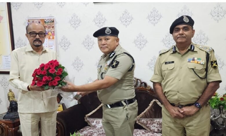 राज्यपाल डेका से सीमा सुरक्षा बल के अतिरिक्त महानिदेशक ने की भेंट