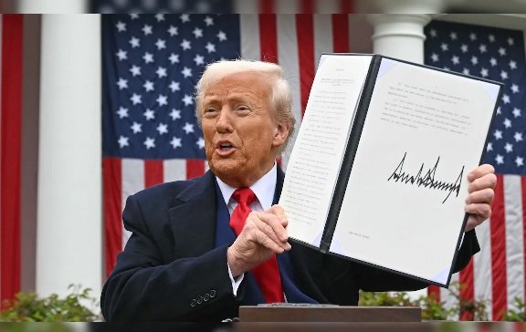 डोनाल्ड ट्रंप के नए टैरिफ आधी रात बाद लागू, भारत पर अब 26 फीसदी टैरिफ