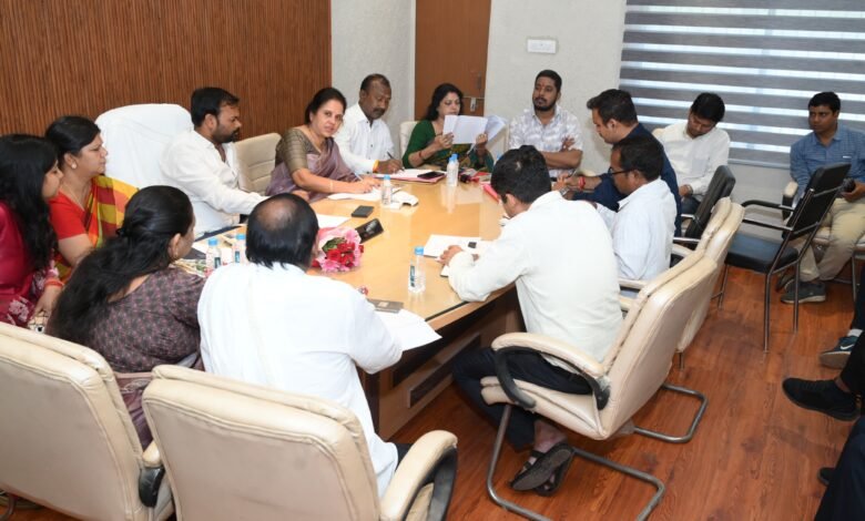 जलसमस्या पर बैठक : दुल्लू पंप से पानी खींच रहे पंप जब्त करने के निर्देश