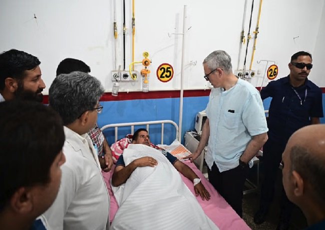 जम्मू-कश्मीर पर ड्रोन और मिसाइल हमले: सीएम-एलजी ने लिया हालात का जायजा