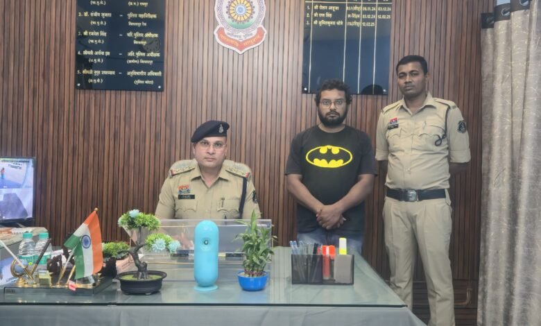 स्कूल फीस के नाम पर पैरेंट्स से अकाउंट में लिया आठ लाख, लेकर हुआ फरार, गिरफ्तार स्कूल फीस के नाम पर पैरेंट्स से अकाउंट में लिया आठ लाख, लेकर हुआ फरार, गिरफ्तार