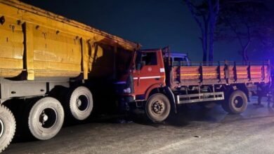 माजदा और ट्रेलर आपस में टकराई, 13 लोगों की मौत