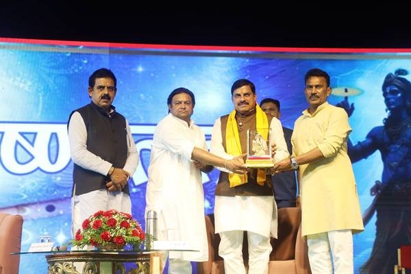 भगवान श्रीकृष्ण की शिक्षाएं जीवन के हर कदम पर हमारी मार्गदर्शक :मुख्यमंत्री डॉ. यादव भगवान श्रीकृष्ण की शिक्षाएं जीवन के हर कदम पर हमारी मार्गदर्शक :मुख्यमंत्री डॉ. यादव