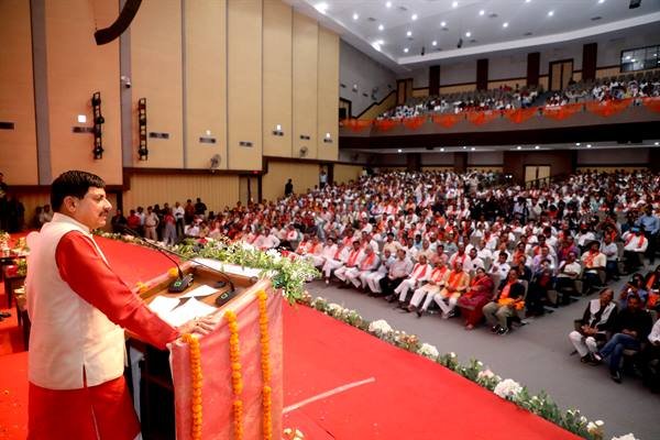 मध्य प्रदेशराज्य कर्मयोगी हैं प्रदेश के कर्मचारी, उनकी कर्तव्य निष्ठा से ही देश के अग्रणी राज्यों में शामिल है हमारा प्रदेश: मुख्यमंत्री डॉ. यादव