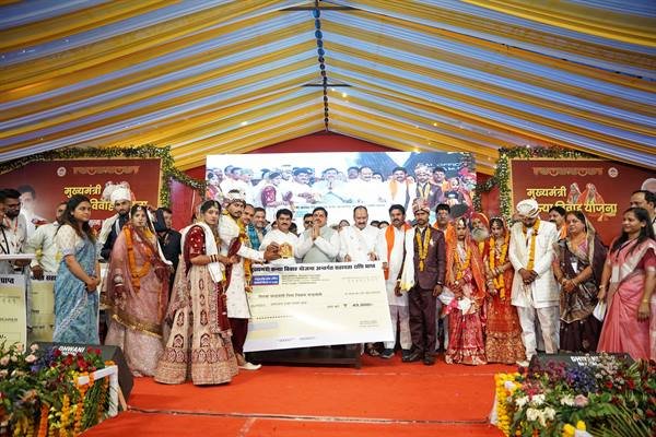 रामपुरा में मुख्यमंत्री कन्या विवाह योजना के तहत 1247 कन्याओं का विवाह, सीएम हुए शामिल रामपुरा में मुख्यमंत्री कन्या विवाह योजना के तहत 1247 कन्याओं का विवाह, सीएम हुए शामिल