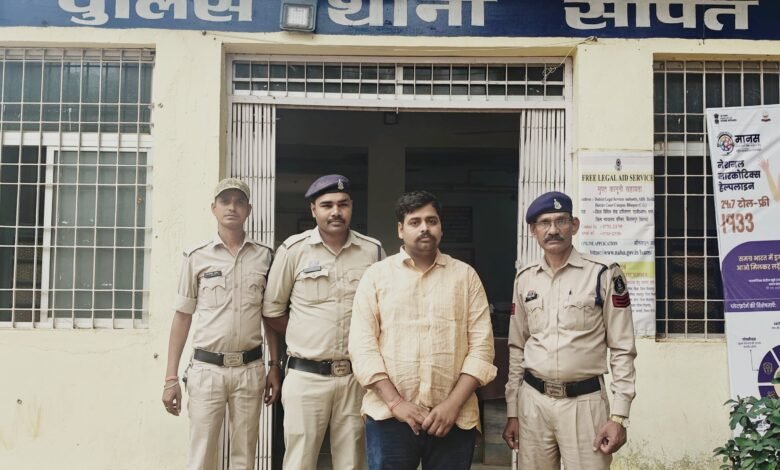 इधर कैश गबन किया और उधर बहन की शादी में कर दिया खर्च, गिरफ्तार