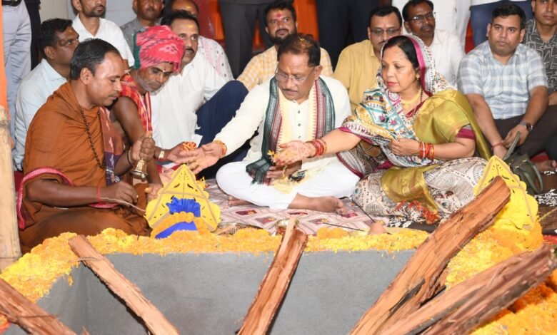 सीएम भगवान जगन्नाथ मंदिर के प्राण प्रतिष्ठा कार्यक्रम में हुए शामिल, महतारी सदन का भूमि पूजन सीएम भगवान जगन्नाथ मंदिर के प्राण प्रतिष्ठा कार्यक्रम में हुए शामिल, महतारी सदन का भूमि पूजन