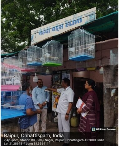 पालतु पशु दुकानों में प्रशासन की दबिश, नियमों के उल्लंघन पर कार्रवाई की चेतावनी