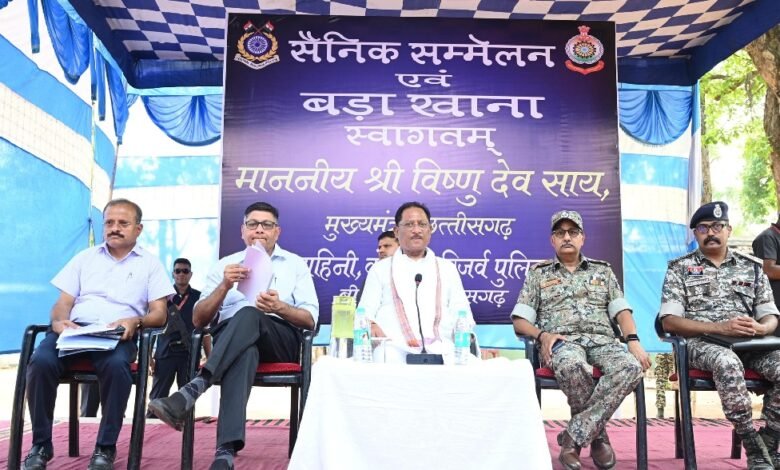 सीएम साय ने CRPF जवानों का बढ़ाया हौसला