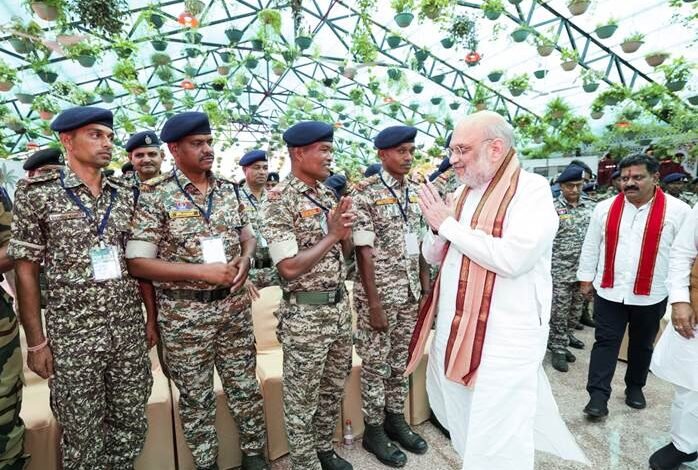 अमित शाह ने सुरक्षा बलों के जवानों से किया संवाद अमित शाह ने सुरक्षा बलों के जवानों से किया संवाद