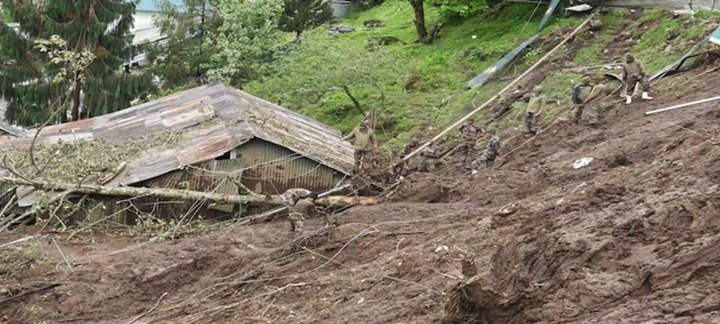 सिक्किम में तबाही : बारिश और भूस्खलन के चलते आर्मी कैंप पर भारी मलबा गिरा, तीन की मौत, छह लापता