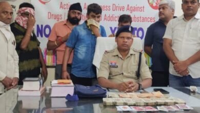 होटल के बंद कमरे में जमा था महफिल, जुआ खेलने वाले पकड़े गए