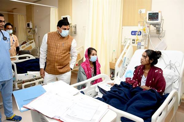 मुख्यमंत्री यादव ने किया सागर मल्टी स्पेशलिटी हॉस्पिटल का निरीक्षण मुख्यमंत्री यादव ने किया सागर मल्टी स्पेशलिटी हॉस्पिटल का निरीक्षण