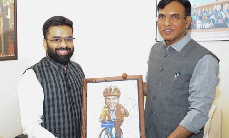 भारतीय जनता युवा मोर्चा सदस्य  सिद्धांत शर्मा ने दी केंद्रीय खेल मंत्री मनसुख मांडविया को जन्मदिन की बधाई