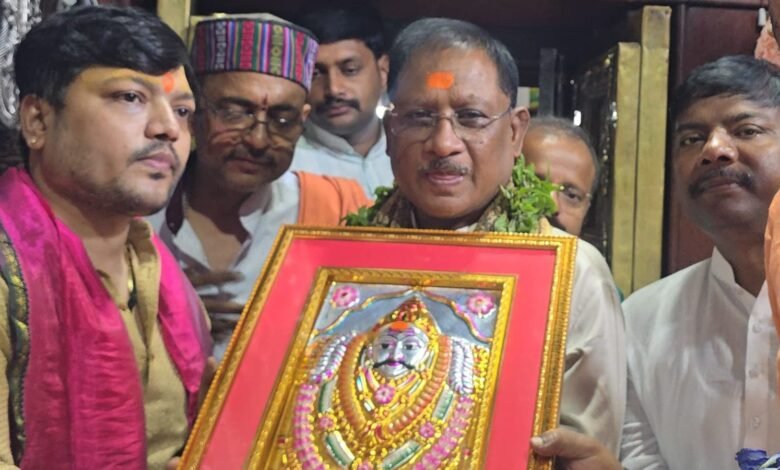 काशी के कोतवाल’ श्री काल भैरव जी के दरबार में मुख्यमंत्री श्री विष्णुदेव साय ने की पूजा-अर्चना काशी के कोतवाल’ श्री काल भैरव जी के दरबार में मुख्यमंत्री श्री विष्णुदेव साय ने की पूजा-अर्चना