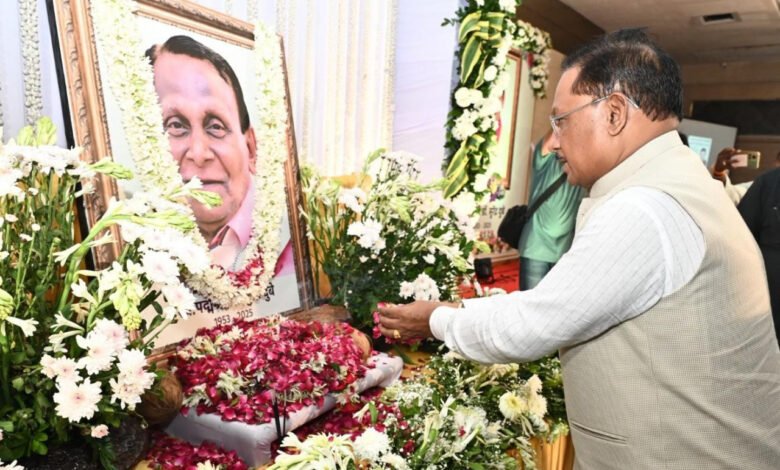 सभी को हँसाने वाला कवि हमें रुलाकर चला गया : मुख्यमंत्री साय सभी को हँसाने वाला कवि हमें रुलाकर चला गया : मुख्यमंत्री साय