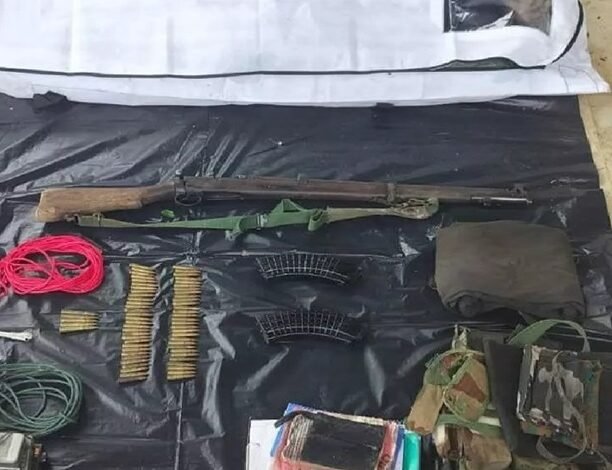 सुरक्षा बलों और नक्सलियों के बीच मुठभेड़, 8 लाख के इनामी माओवादी सोढ़ी कन्ना को मार गिराया सुरक्षा बलों और नक्सलियों के बीच मुठभेड़, 8 लाख के इनामी माओवादी सोढ़ी कन्ना को मार गिराया