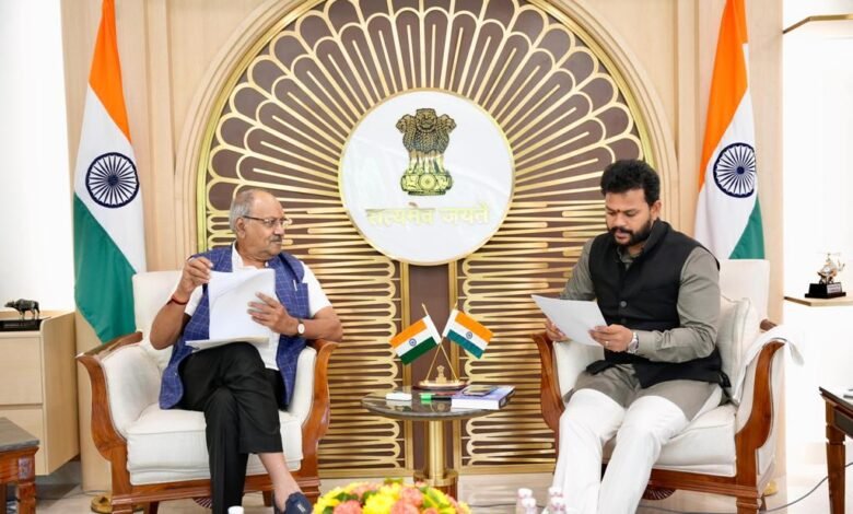 रायपुर को अंतरराष्ट्रीय एयरपोर्ट बनाने की मांग तेज, केंद्रीय मंत्री से मिले सांसद बृजमोहन