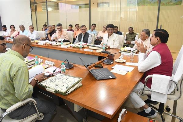 माखनलाल चतुर्वेदी राष्ट्रीय पत्रकारिता विश्वविद्यालय में साइबर और आर्टिफिशियल इंटेलीजेंस पर केंद्रित पाठ्यक्रम आरंभ किए जाएं: मुख्यमंत्री डॉ. यादव