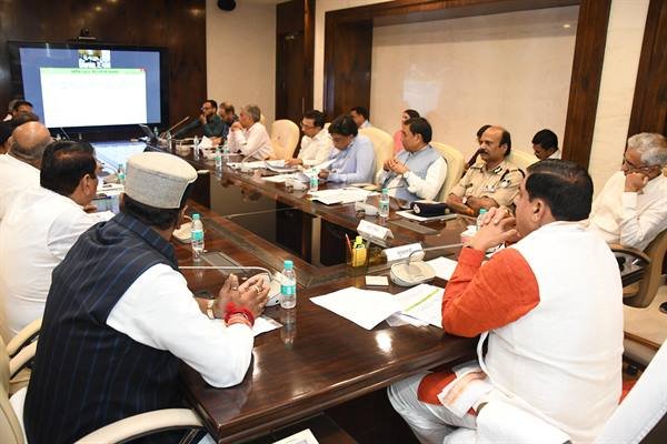 उर्वरक के अवैध व्यापार पर 30 एफआईआर, 56 लायसेंस निरस्त, 70 लाइसेंस निलंबन उर्वरक के अवैध व्यापार पर 30 एफआईआर, 56 लायसेंस निरस्त, 70 लाइसेंस निलंबन