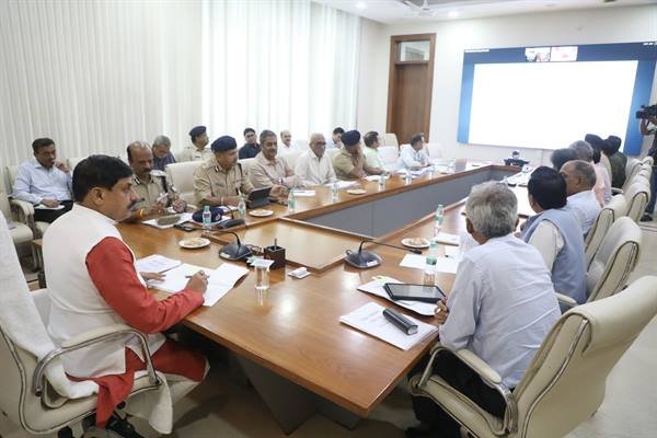 अपराध कैसे भी हों पुलिस त्वरित एक्शन सुनिश्चित करे : मुख्यमंत्री यादव अपराध कैसे भी हों पुलिस त्वरित एक्शन सुनिश्चित करे : मुख्यमंत्री यादव