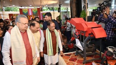 मुख्यमंत्री निवास में हरेली उत्सव: दिखी परंपरा और प्रगति की अनूठी झलक मुख्यमंत्री निवास में हरेली उत्सव: दिखी परंपरा और प्रगति की अनूठी झलक