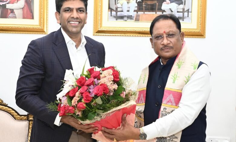 मुख्यमंत्री श्री विष्णु देव साय से केंद्रीय संचार एवं ग्रामीण विकास राज्य मंत्री डॉ. चन्द्रशेखर पेम्मासानी ने की सौजन्य मुलाक़ात मुख्यमंत्री श्री विष्णु देव साय से केंद्रीय संचार एवं ग्रामीण विकास राज्य मंत्री डॉ. चन्द्रशेखर पेम्मासानी ने की सौजन्य मुलाक़ात