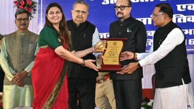 राज्यपाल ने उत्कृष्ट विधायक के रूप में भावना बोहरा और लखेश्वर बघेल को किया सम्मानित राज्यपाल ने उत्कृष्ट विधायक के रूप में भावना बोहरा और लखेश्वर बघेल को किया सम्मानित