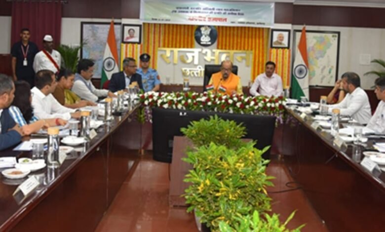 केवल रिर्पोर्ट पर निर्भर न रहें, निचले स्तर पर जाकर योजनाओें का क्रियान्वयन देखें : डेका