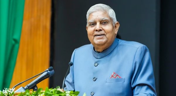 न्यायाधीश से निपटने के लिए संवैधानिक व्यवस्था अपनाना समाधान नहीं है; पैसे का स्रोत क्या है? यह किसका था? : उपराष्ट्रपति न्यायाधीश से निपटने के लिए संवैधानिक व्यवस्था अपनाना समाधान नहीं है; पैसे का स्रोत क्या है? यह किसका था? : उपराष्ट्रपति