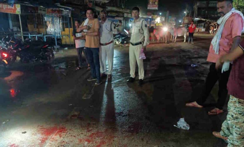 दो युवकों के बीच विवाद, खूनी संघर्ष, ताबड़तोड़ चाकू से वार