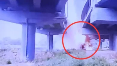 फ्लाईओवर से नीचे गिरा ट्रक, चालक और परिचालक दोनों घायल