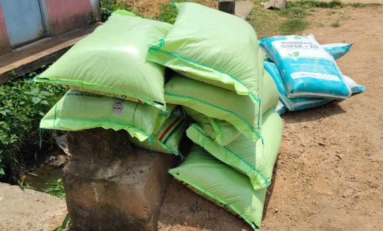 अवैध रूप से रासायनिक उर्वरक परिवहन : यूरिया, सुपर फॉस्फेट और डीएपी जब्त