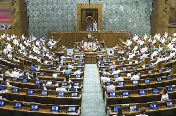 संसद का मानसून सत्र : हंगामे के चलते दोनों सदन स्थगित