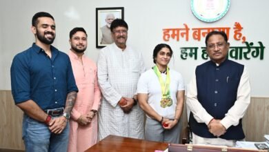 मुख्यमंत्री से एशियन अफ्रीकन पैसिफिक पावरलिफ्टिंग चैंपियनशिप की स्वर्ण पदक विजेता सुश्री नमी राय पारेख ने की मुलाकात