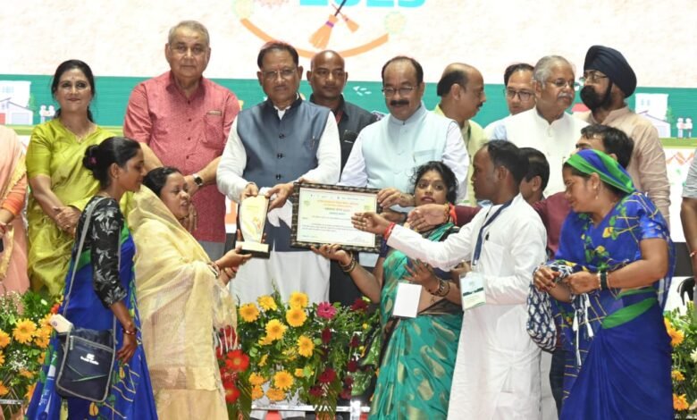 स्वच्छता में छत्तीसगढ़ को राष्ट्रीय स्तर पर प्रतिष्ठित करने में स्वच्छता दीदियों का अमूल्य योगदान : मुख्यमंत्री श्री विष्णुदेव साय
