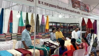 बीटीआई ग्राउण्ड शंकर नगर में लगी ग्रामोद्योग प्रदर्शनी को मिल रहा शानदार प्रतिसाद बीटीआई ग्राउण्ड शंकर नगर में लगी ग्रामोद्योग प्रदर्शनी को मिल रहा शानदार प्रतिसाद