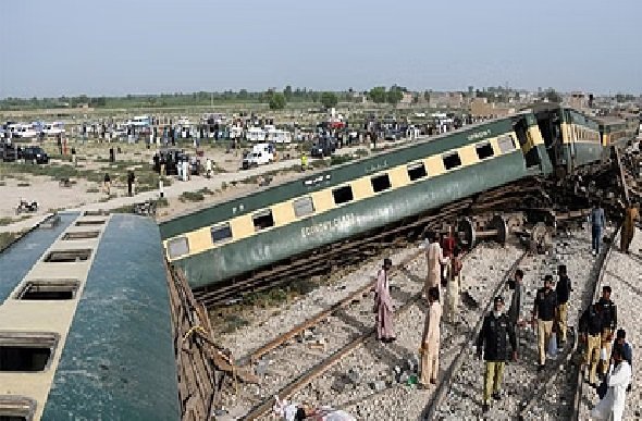 पाकिस्तान में पटरी से उतरी ट्रेन, 29 यात्री घायल