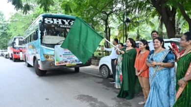 80 वरिष्ठ नागरिकों का रायपुर दर्शन यात्रा, महापौर ने बस को दिखाई हरी झंडी