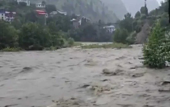 जम्मू-कश्मीर में बादल फटने से एक बार फिर तबाही, दर्जनों घर तबाह