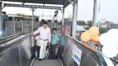रायपुर रेलवे स्टेशन में अब एस्केलेटर की सुविधा, रेल प्रबंधक ने किया उद्घाटन रायपुर रेलवे स्टेशन में अब एस्केलेटर की सुविधा, रेल प्रबंधक ने किया उद्घाटन