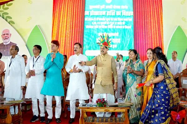 धान उत्पादक किसानों को दीपावली से पहले ही बोनस के रूप में दिया तोहफा : मुख्यमंत्री यादव