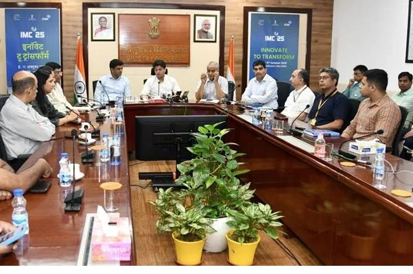 सुधार के लिए नवाचार थीम के साथ एआई-संचालित इंडिया मोबाइल कांग्रेस 2025 ऐप किया लॉन्च